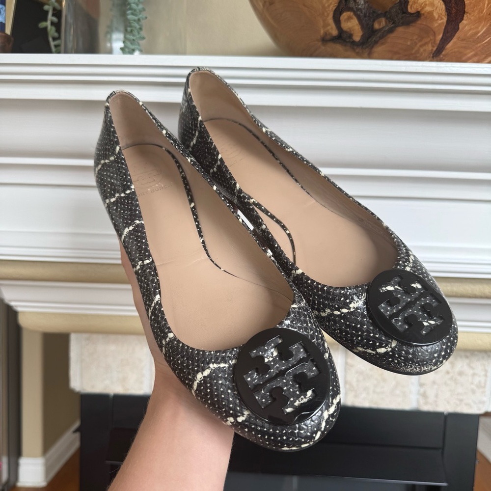 Tory Burch Black and Cream Snakeskin-Print Logo Ballet Flats